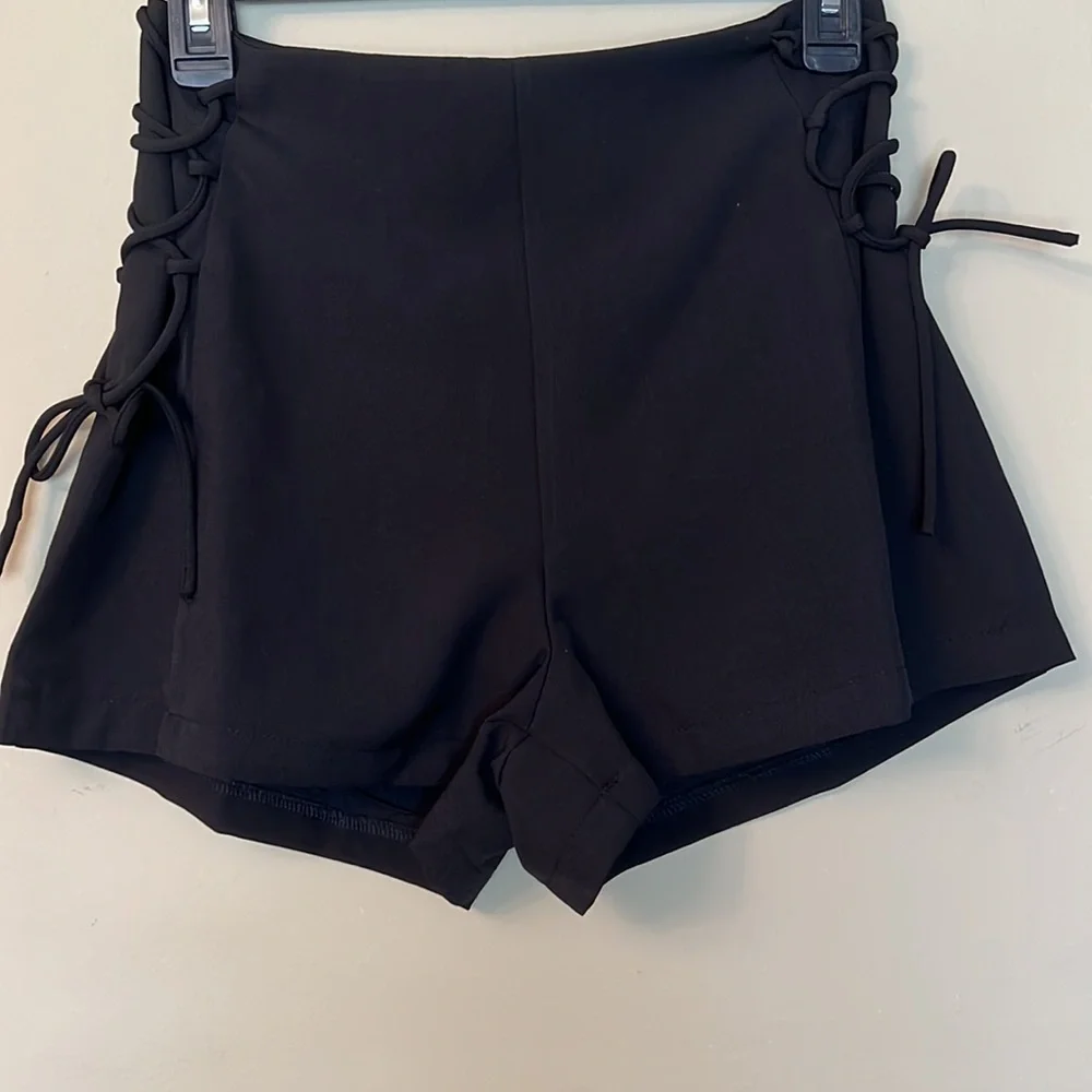 Shorts - Picture 5 of 6
